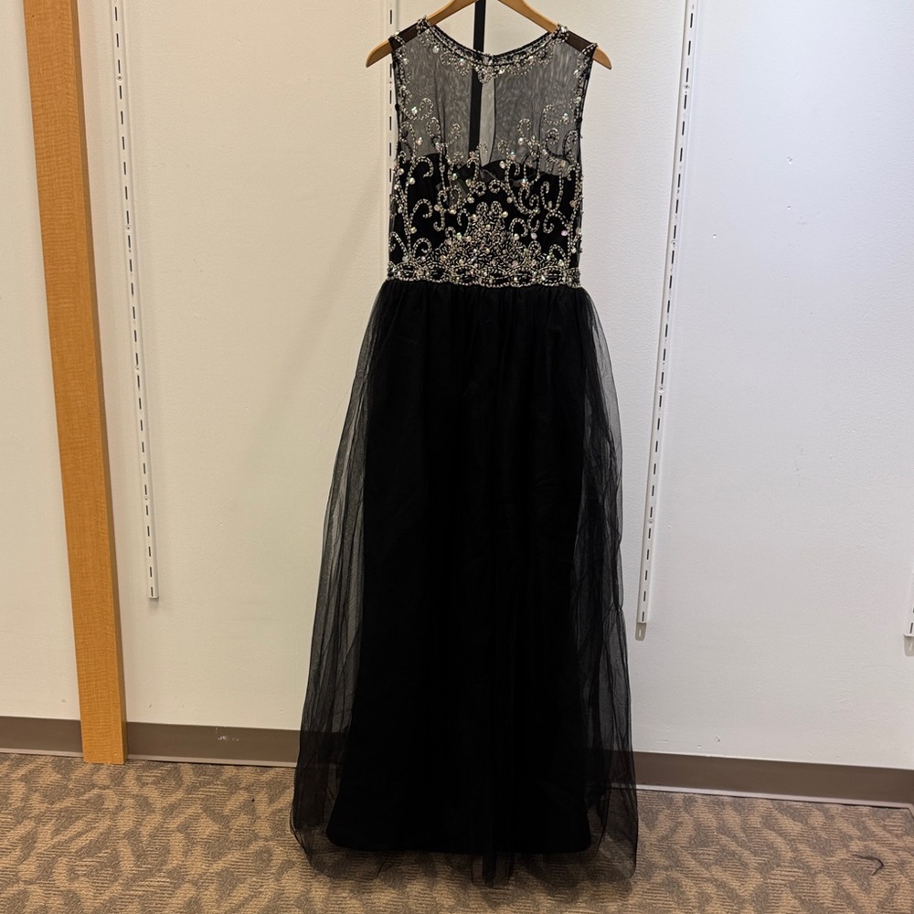 Moda Black and Silver Formal Dress